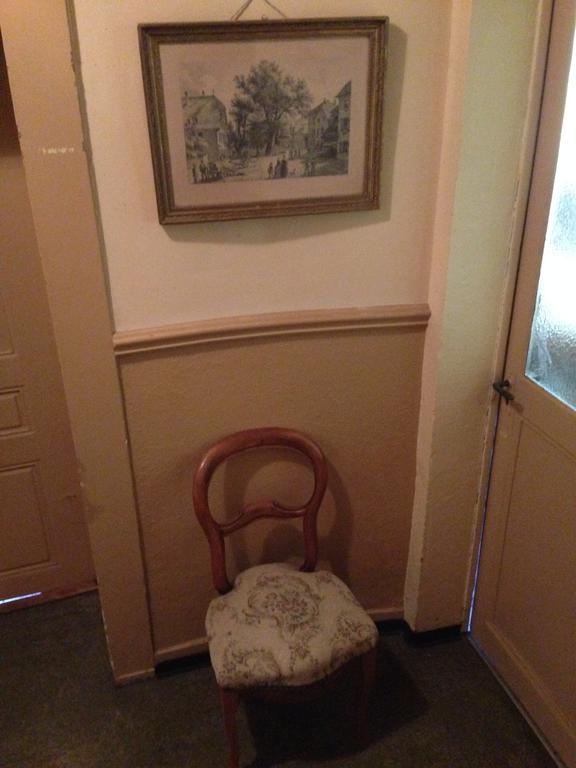 Pension De La Poste Fleurier Room photo